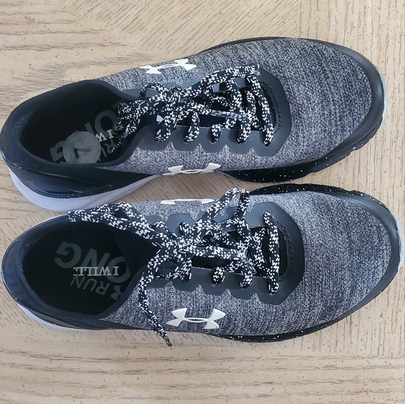Under Armour Size 7 black gray white - Picture 3 of 4
